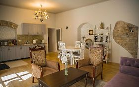 Gaono Apartment